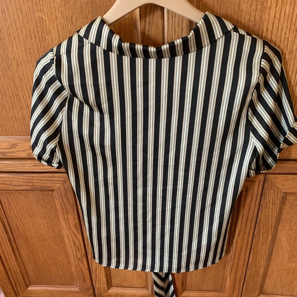 Vince Camuto Blouse Tie-front striped - Picture 2 of 5